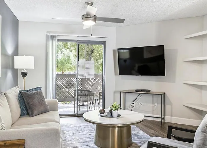 Landing - Modern With Amazing Amenities Apartment