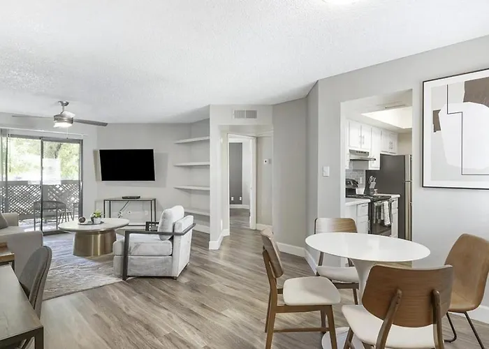 Landing - Modern With Amazing Amenities Apartment